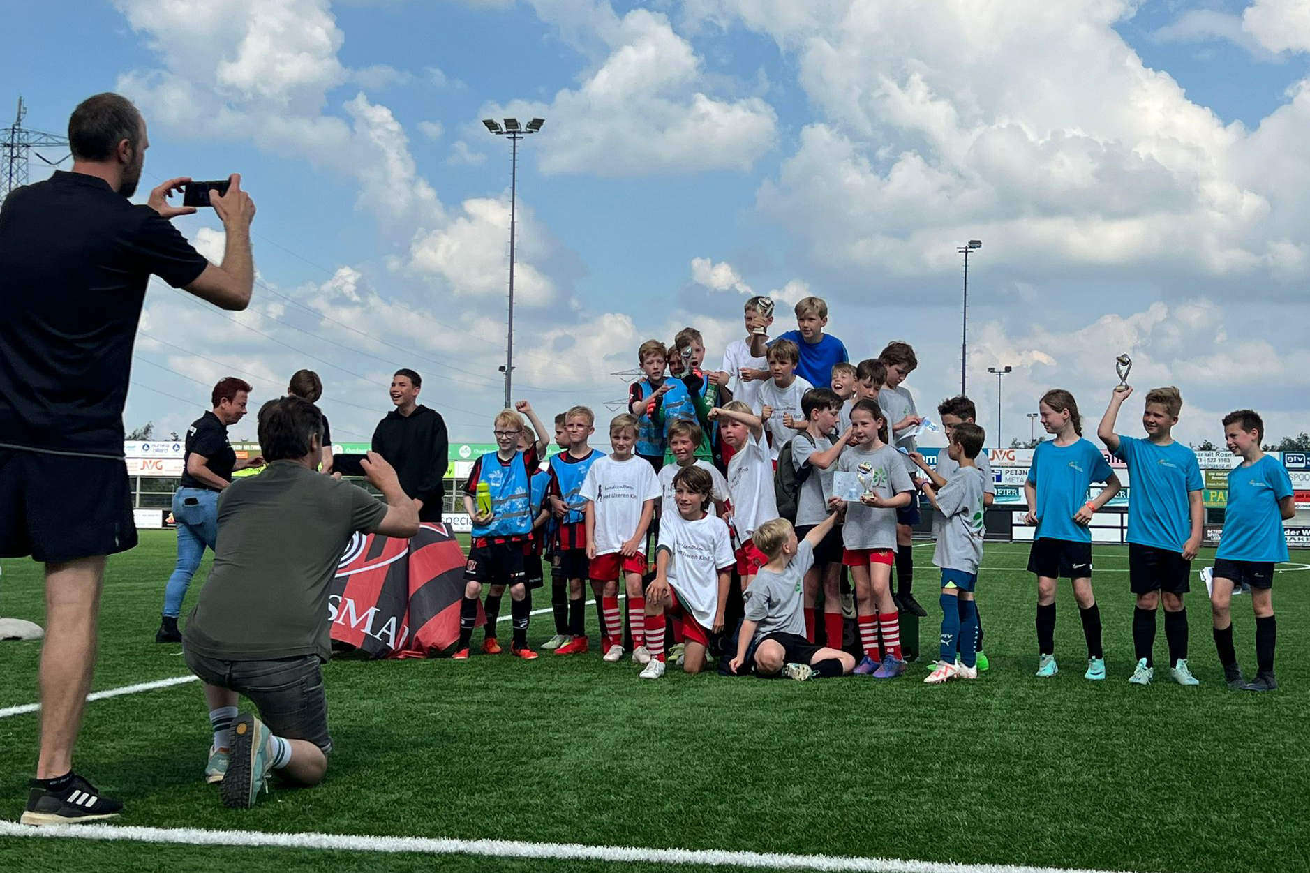 IJzeren Kind en De Hoven winnen schoolvoetbal